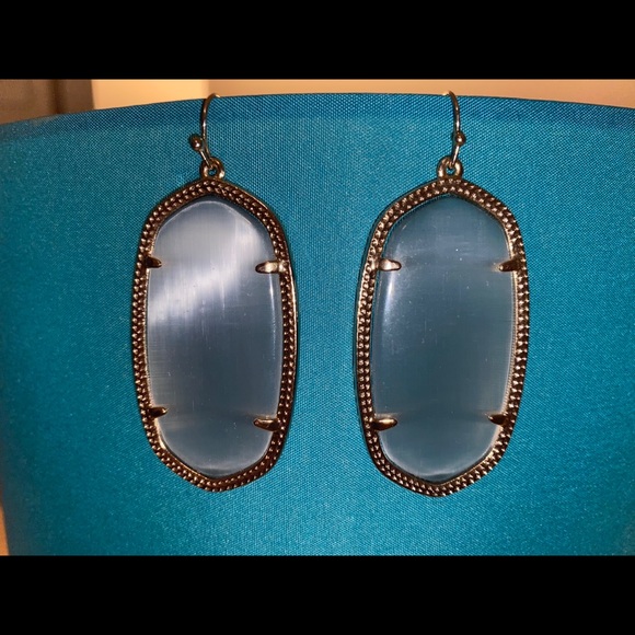 Kendra Scott Earrings - Picture 2 of 2